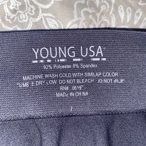 (Young USA) grey leggings . size M-L